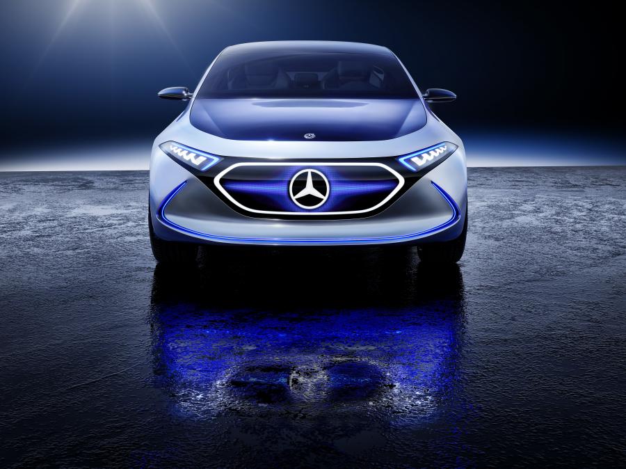  Mercedes-Benz Concept EQA 2017 года  (фото 14 из 20)
